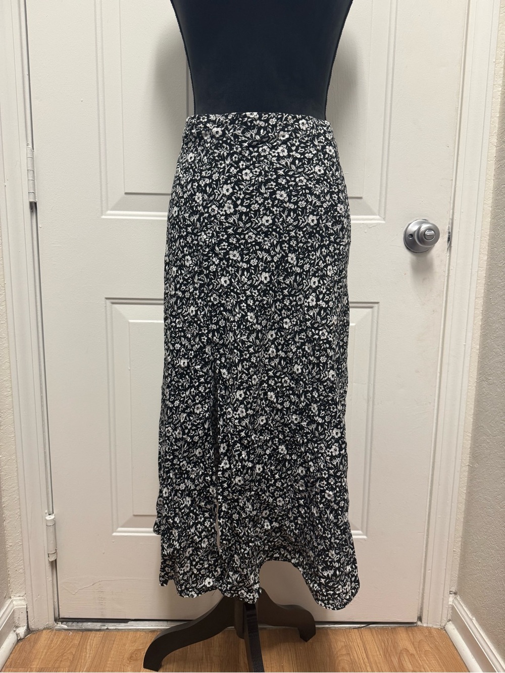 Streetwear Society Black and White Floral Maxi Skirt